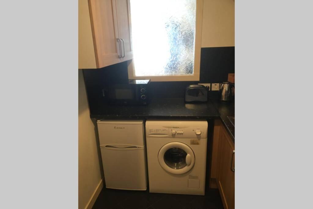 2 Bedroom Flat In Stornoway Town Centre Екстер'єр фото