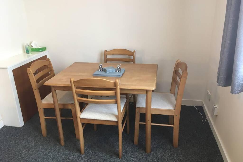 2 Bedroom Flat In Stornoway Town Centre Екстер'єр фото