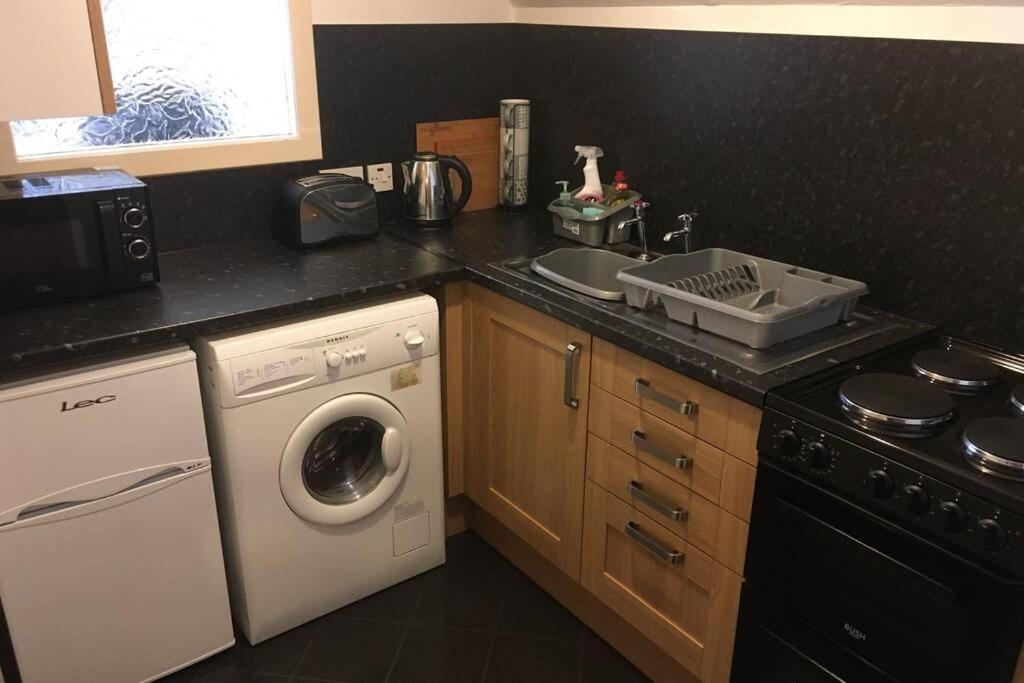 2 Bedroom Flat In Stornoway Town Centre Екстер'єр фото