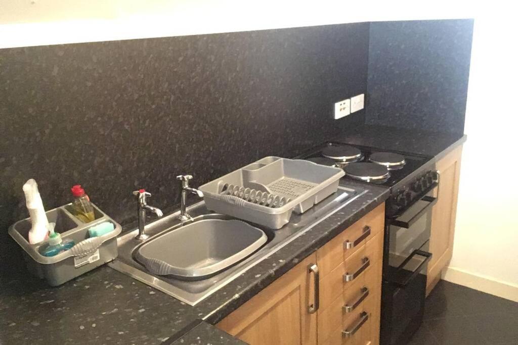 2 Bedroom Flat In Stornoway Town Centre Екстер'єр фото