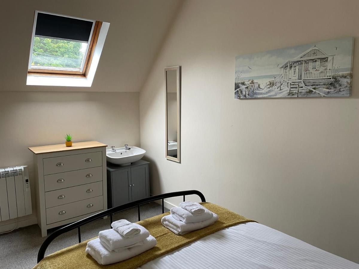 2 Bedroom Flat In Stornoway Town Centre Екстер'єр фото