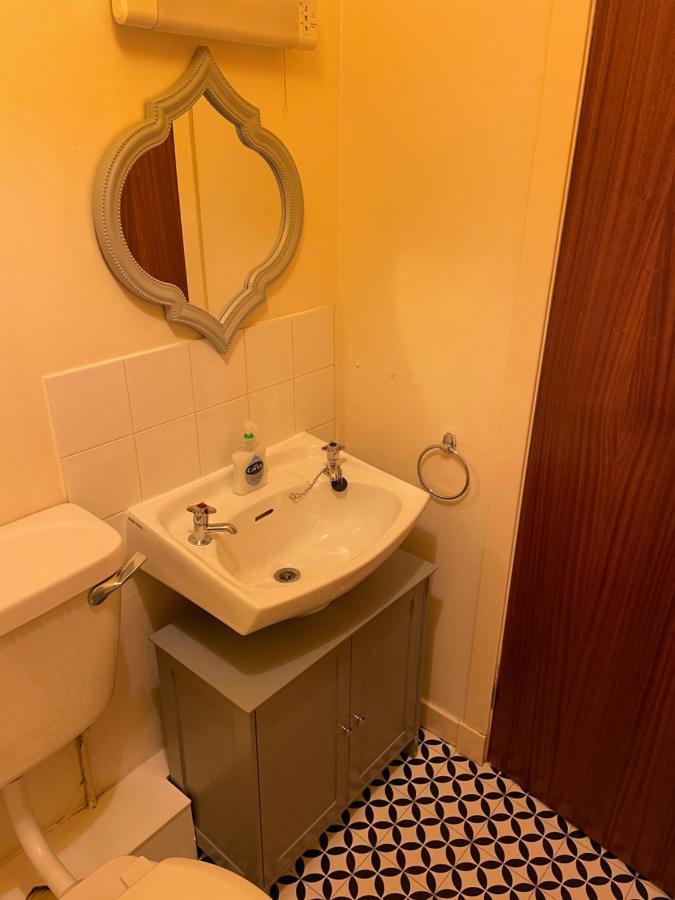 2 Bedroom Flat In Stornoway Town Centre Екстер'єр фото